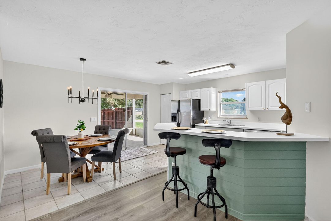 Active With Contract: $289,900 (3 beds, 2 baths, 1355 Square Feet)