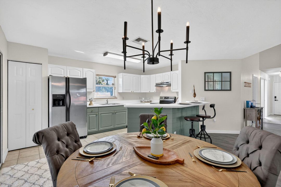 Active With Contract: $289,900 (3 beds, 2 baths, 1355 Square Feet)