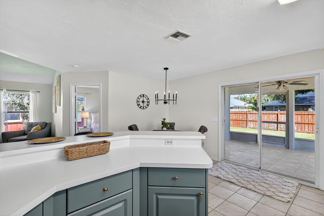 Active With Contract: $289,900 (3 beds, 2 baths, 1355 Square Feet)