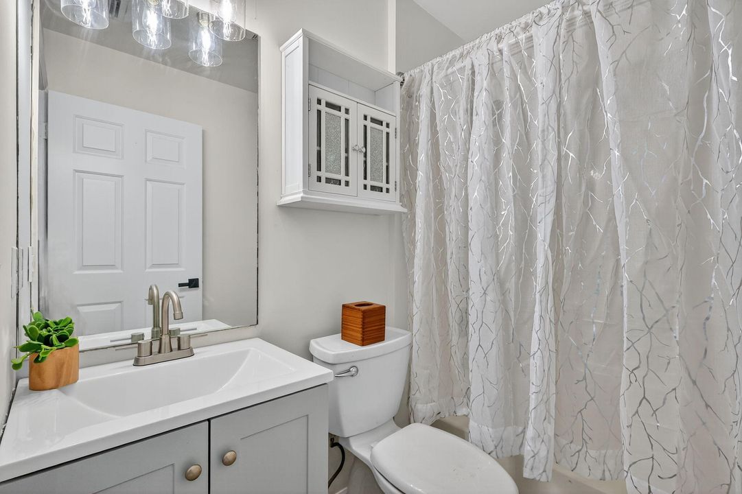 Active With Contract: $289,900 (3 beds, 2 baths, 1355 Square Feet)