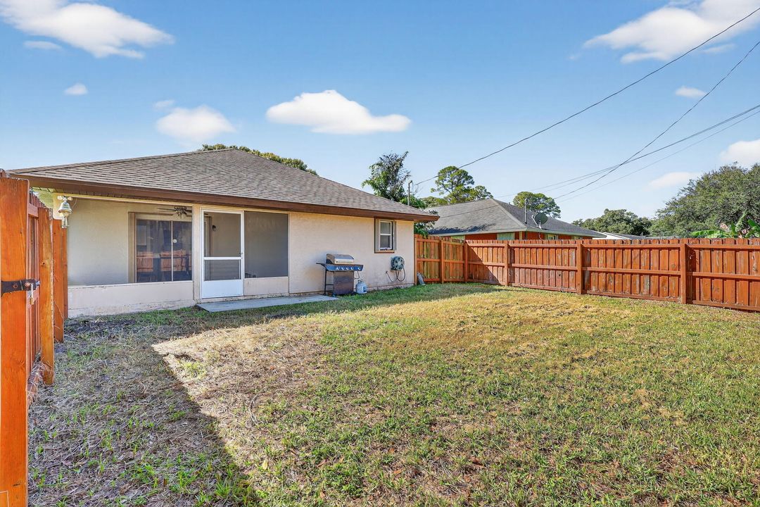 Active With Contract: $289,900 (3 beds, 2 baths, 1355 Square Feet)