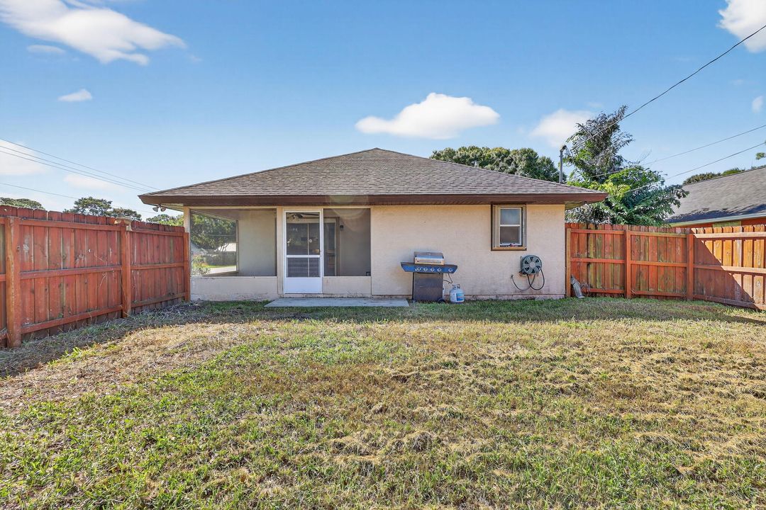 Active With Contract: $289,900 (3 beds, 2 baths, 1355 Square Feet)