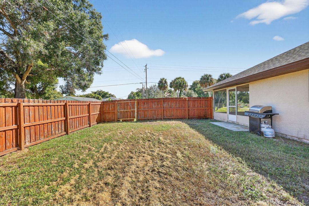 Active With Contract: $289,900 (3 beds, 2 baths, 1355 Square Feet)