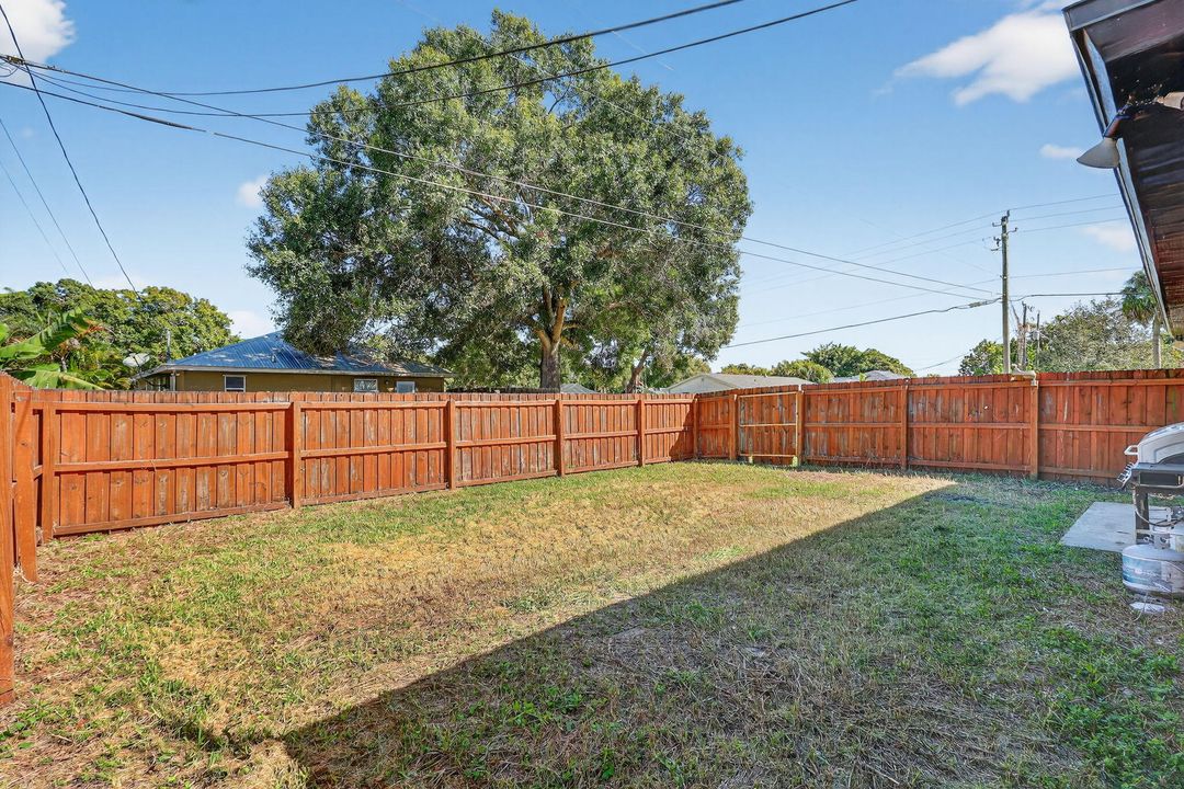 Active With Contract: $289,900 (3 beds, 2 baths, 1355 Square Feet)