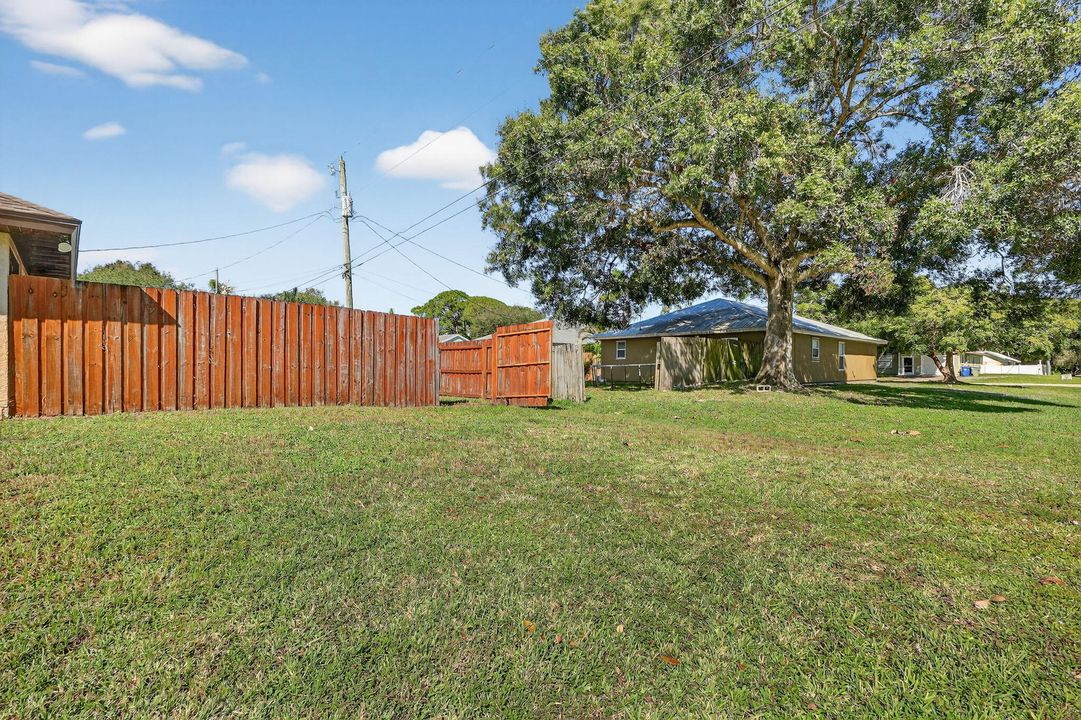 Active With Contract: $289,900 (3 beds, 2 baths, 1355 Square Feet)