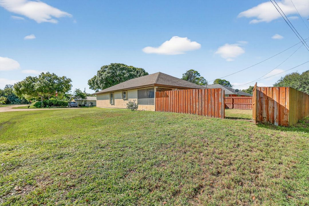 Active With Contract: $289,900 (3 beds, 2 baths, 1355 Square Feet)