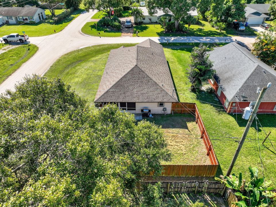 Active With Contract: $289,900 (3 beds, 2 baths, 1355 Square Feet)