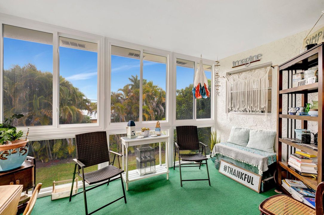 На продажу: $219,900 (2 спален, 2 ванн, 1134 Квадратных фут)