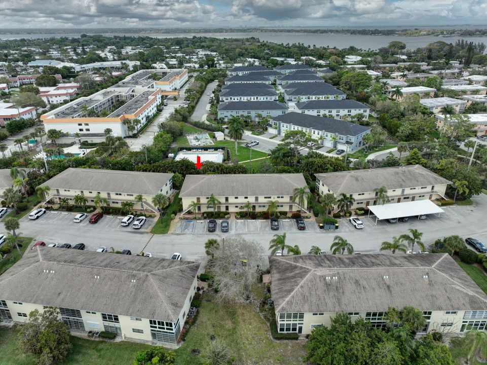 На продажу: $219,900 (2 спален, 2 ванн, 1134 Квадратных фут)