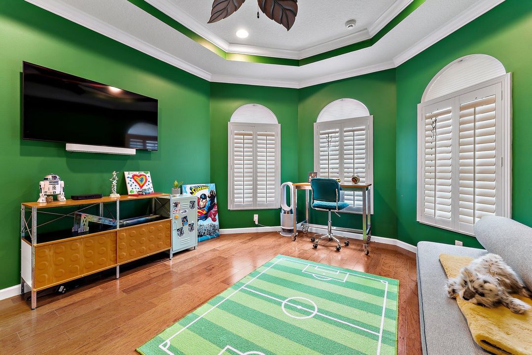 En Venta: $1,775,000 (3 camas, 2 baños, 2621 Pies cuadrados)