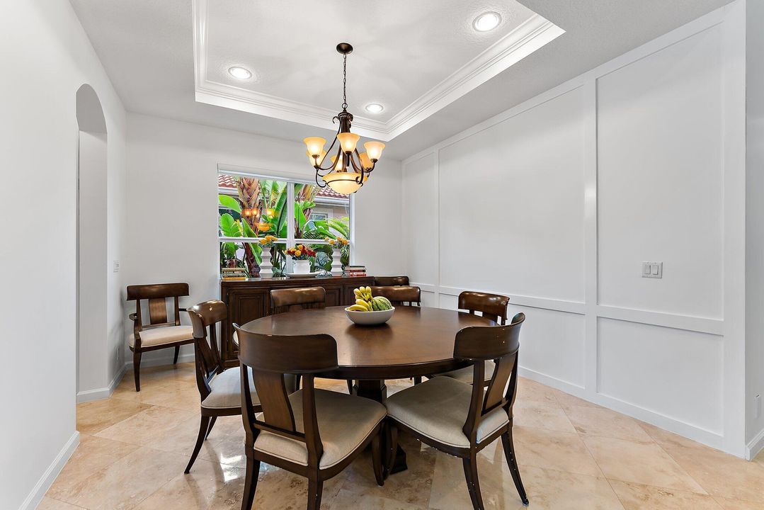 En Venta: $1,775,000 (3 camas, 2 baños, 2621 Pies cuadrados)