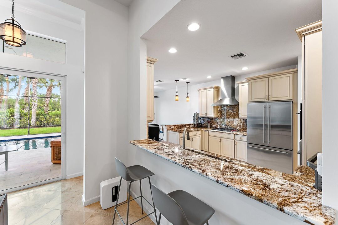 En Venta: $1,775,000 (3 camas, 2 baños, 2621 Pies cuadrados)