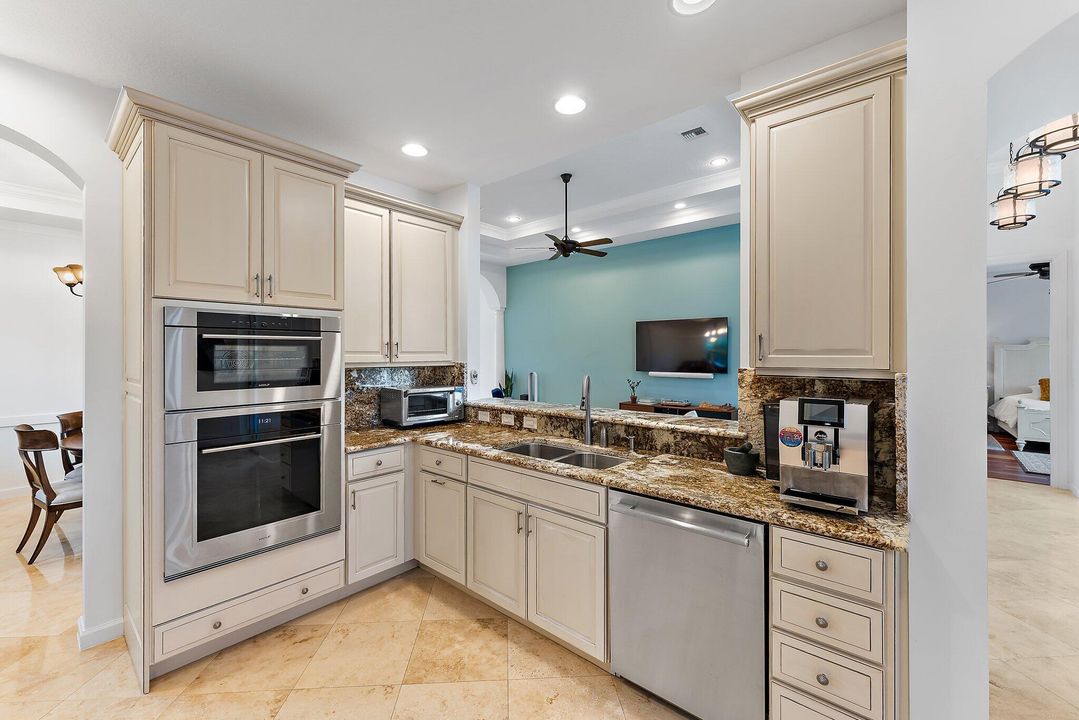 En Venta: $1,775,000 (3 camas, 2 baños, 2621 Pies cuadrados)