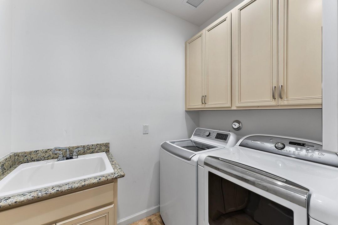 En Venta: $1,775,000 (3 camas, 2 baños, 2621 Pies cuadrados)