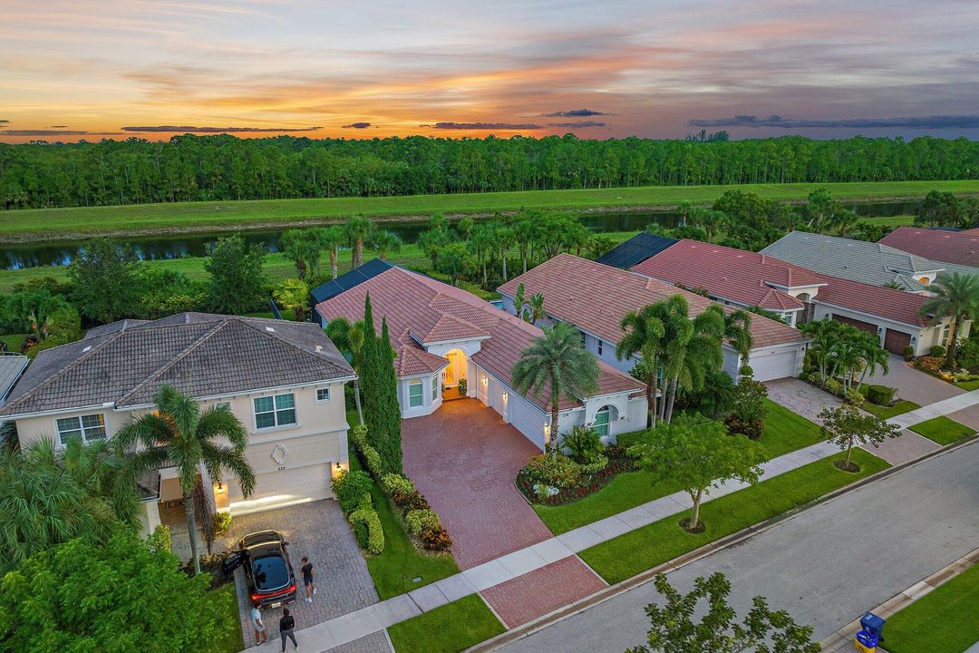 En Venta: $1,775,000 (3 camas, 2 baños, 2621 Pies cuadrados)