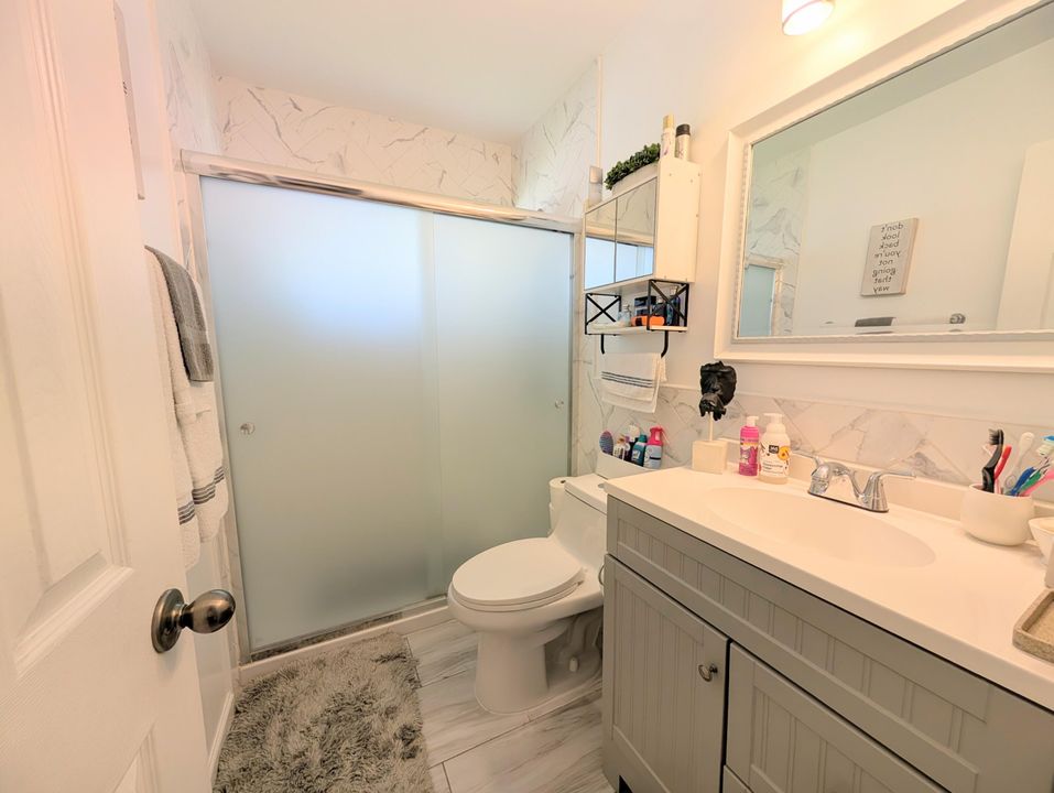 Active With Contract: $339,000 (2 beds, 1 baths, 864 Square Feet)