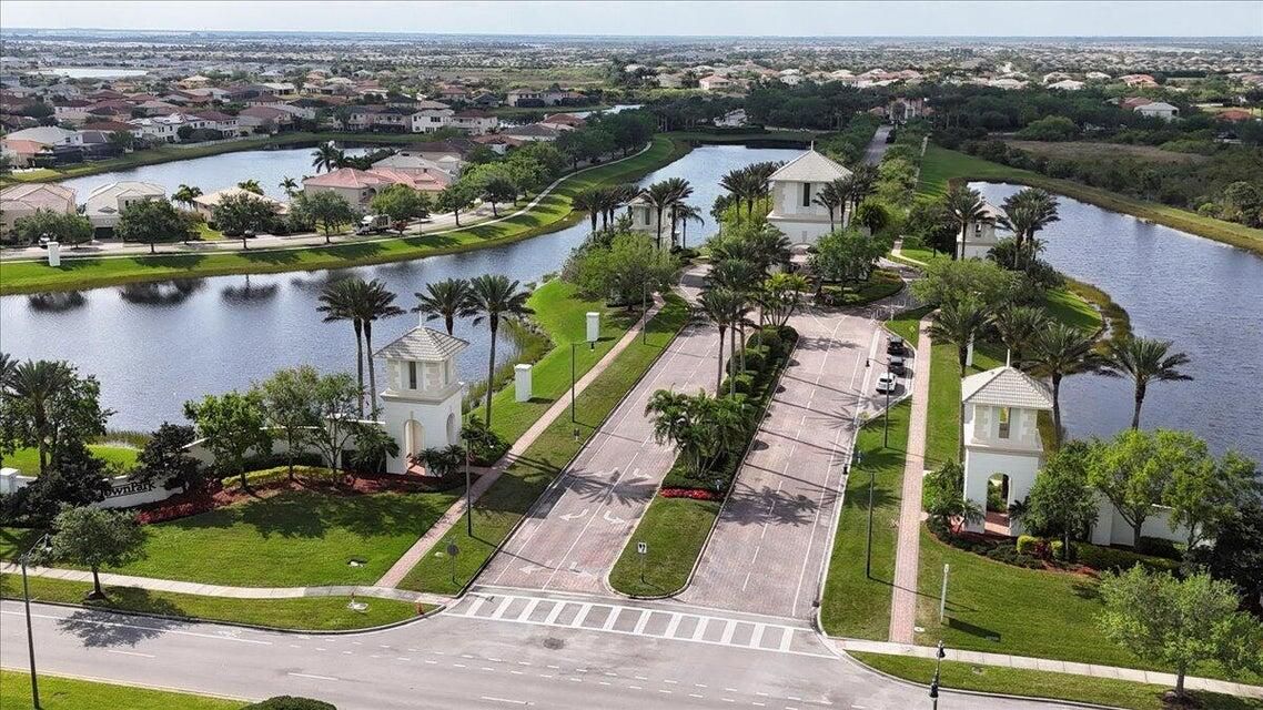 For Sale: $530,000 (4 beds, 3 baths, 2386 Square Feet)