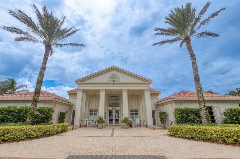 For Sale: $530,000 (4 beds, 3 baths, 2386 Square Feet)