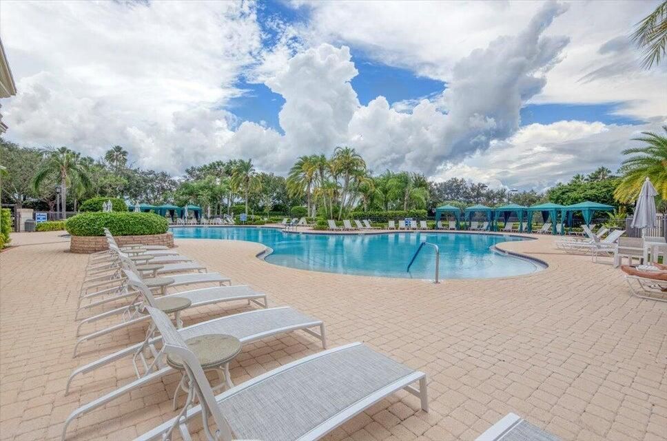 For Sale: $530,000 (4 beds, 3 baths, 2386 Square Feet)