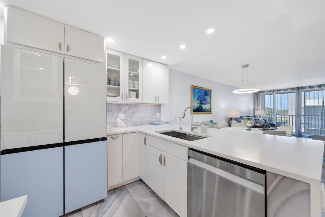 待售: $529,000 (2 贝兹, 2 浴室, 1095 平方英尺)