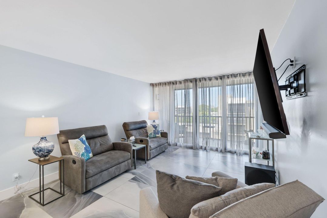 待售: $529,000 (2 贝兹, 2 浴室, 1095 平方英尺)