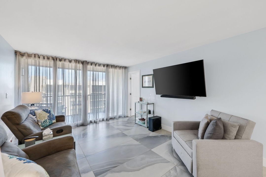 待售: $529,000 (2 贝兹, 2 浴室, 1095 平方英尺)