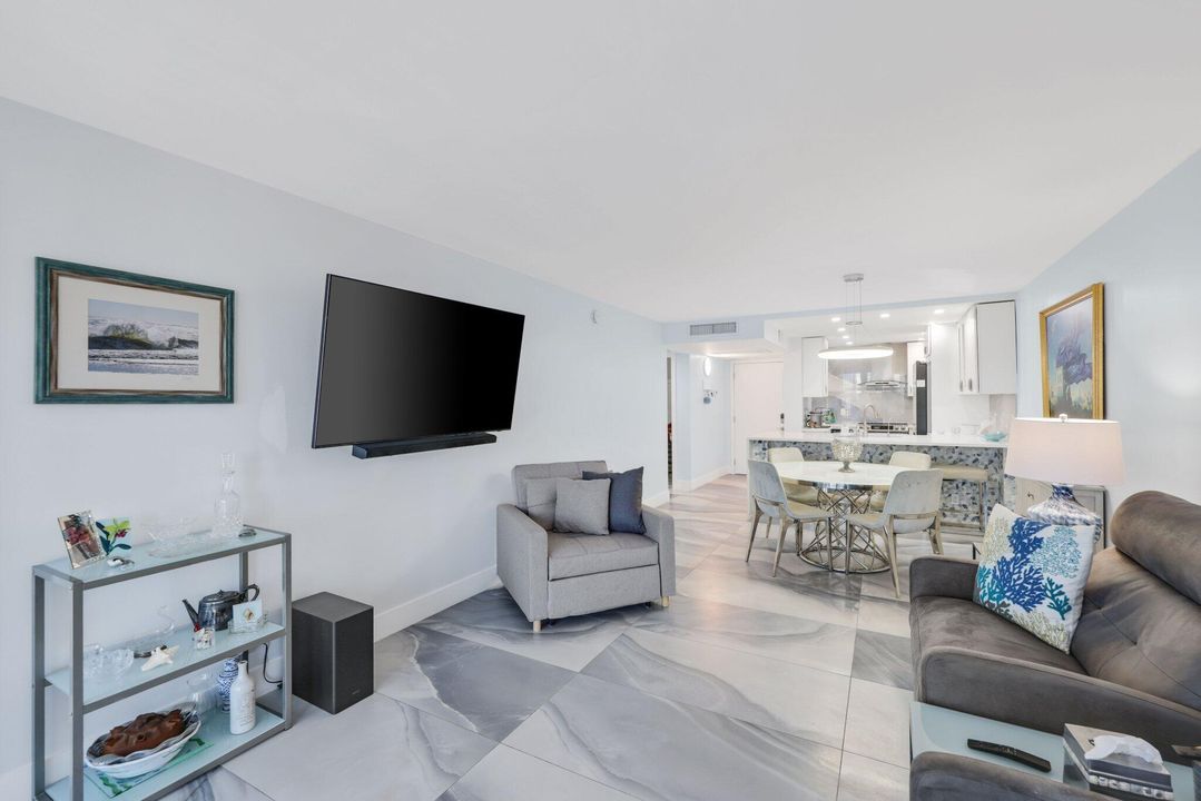 待售: $529,000 (2 贝兹, 2 浴室, 1095 平方英尺)