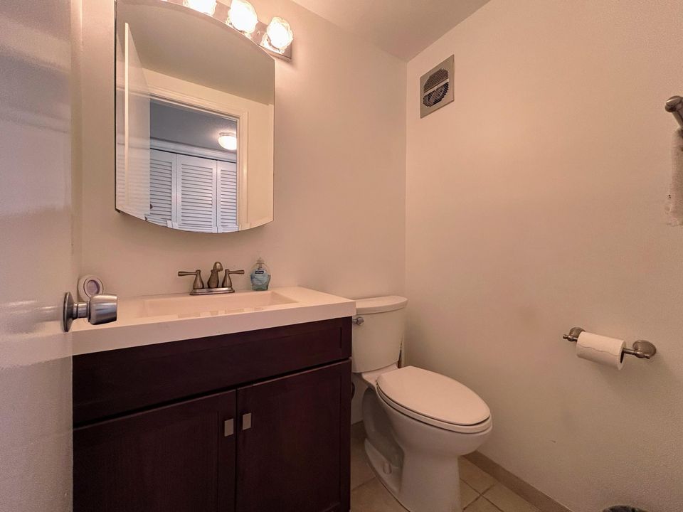 For Sale: $144,900 (1 beds, 1 baths, 705 Square Feet)