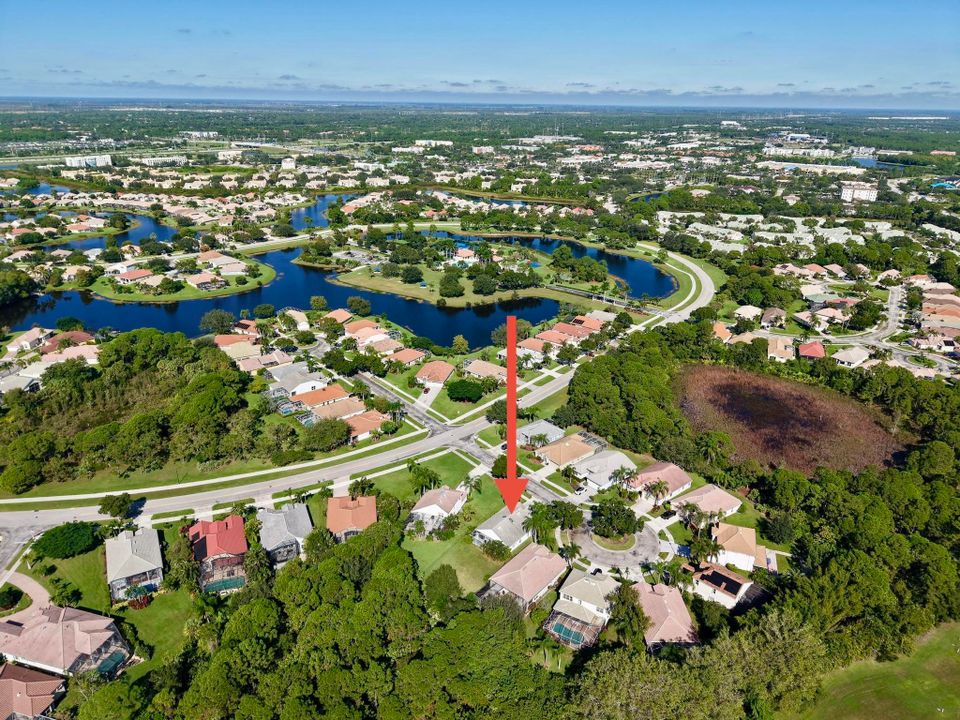 For Sale: $350,000 (3 beds, 2 baths, 1599 Square Feet)