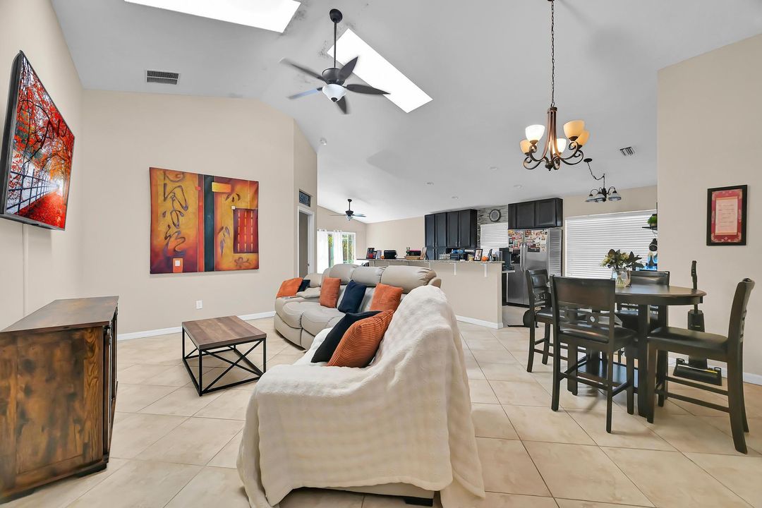 For Sale: $350,000 (3 beds, 2 baths, 1599 Square Feet)