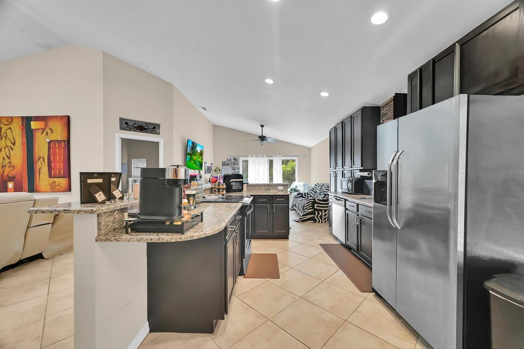 For Sale: $350,000 (3 beds, 2 baths, 1599 Square Feet)