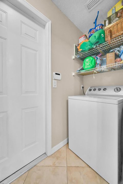 For Sale: $350,000 (3 beds, 2 baths, 1599 Square Feet)