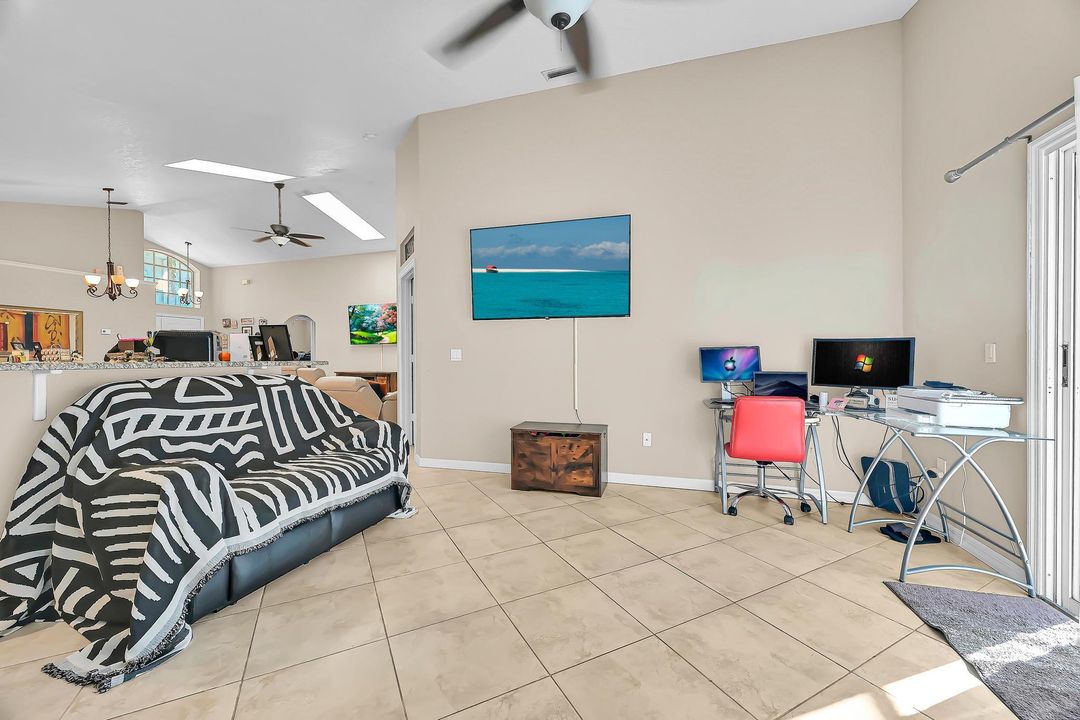 For Sale: $350,000 (3 beds, 2 baths, 1599 Square Feet)