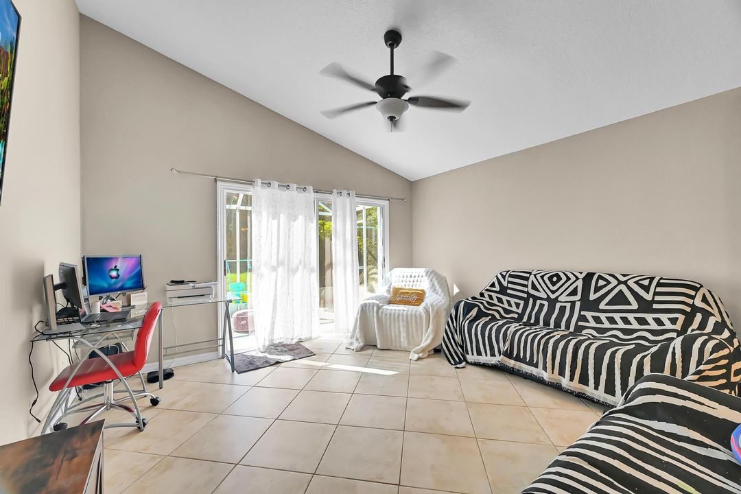 For Sale: $350,000 (3 beds, 2 baths, 1599 Square Feet)