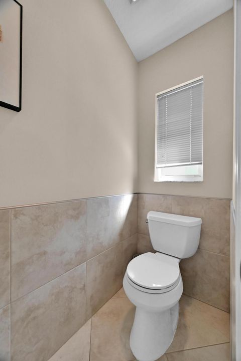 For Sale: $350,000 (3 beds, 2 baths, 1599 Square Feet)