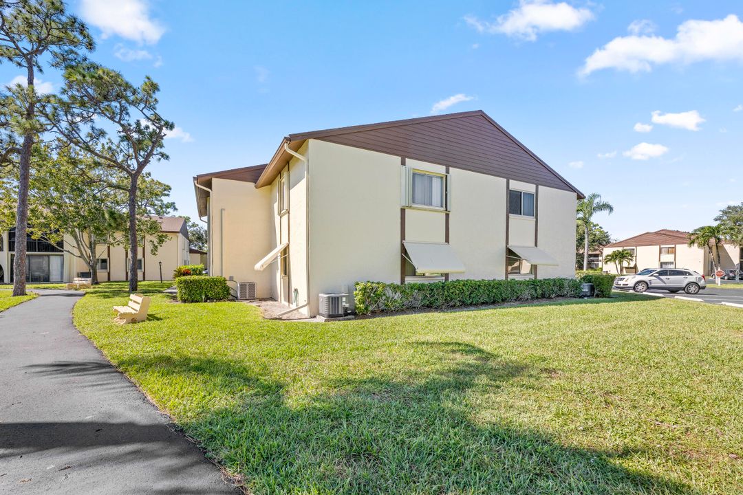 For Sale: $142,500 (2 beds, 1 baths, 818 Square Feet)