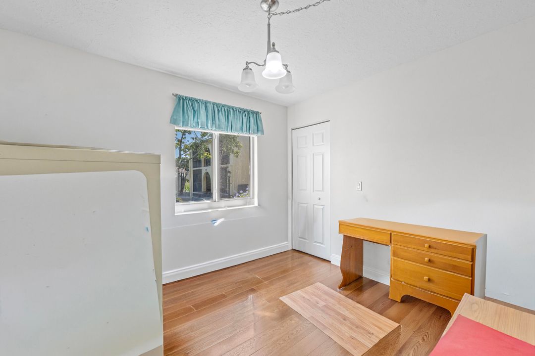 For Sale: $142,500 (2 beds, 1 baths, 818 Square Feet)