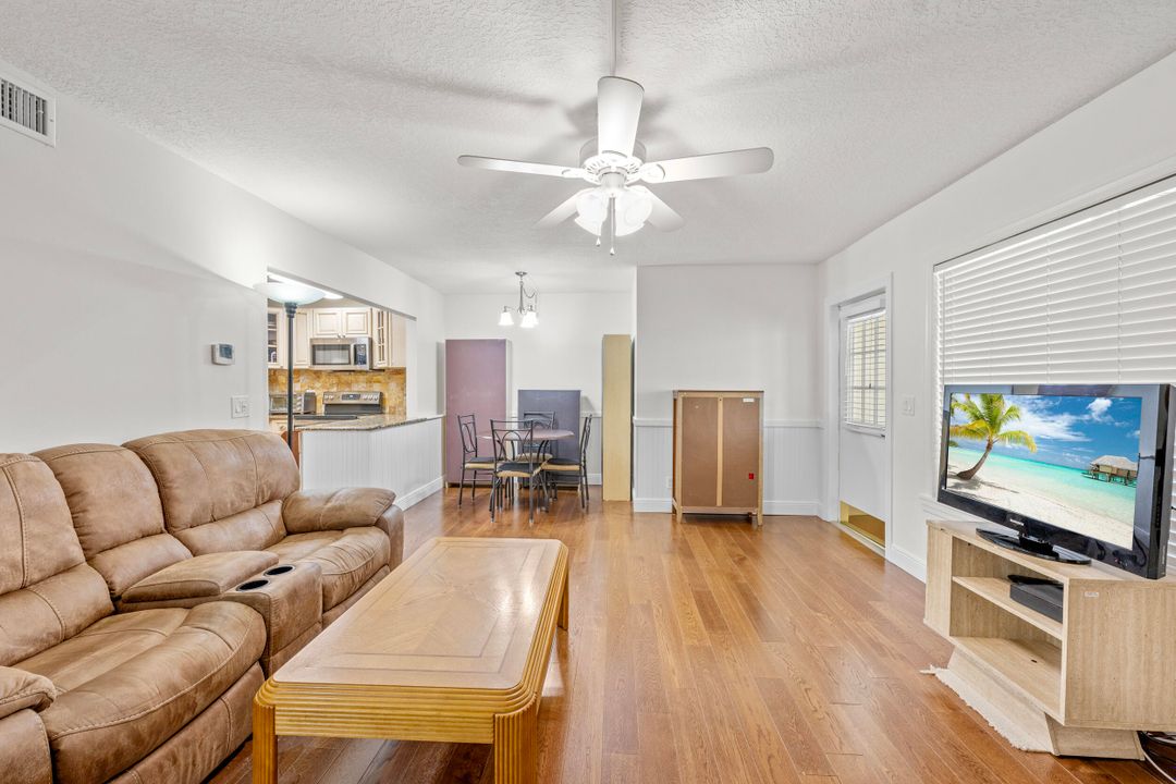 For Sale: $142,500 (2 beds, 1 baths, 818 Square Feet)