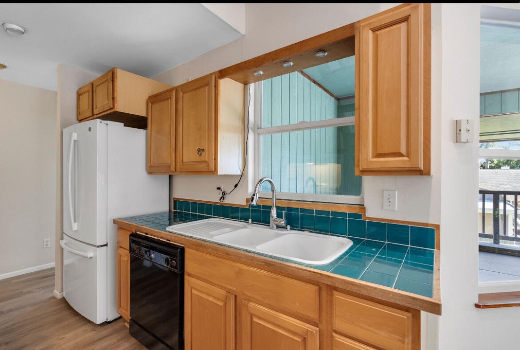 Activo con contrato: $558,000 (4 camas, 3 baños, 1669 Pies cuadrados)