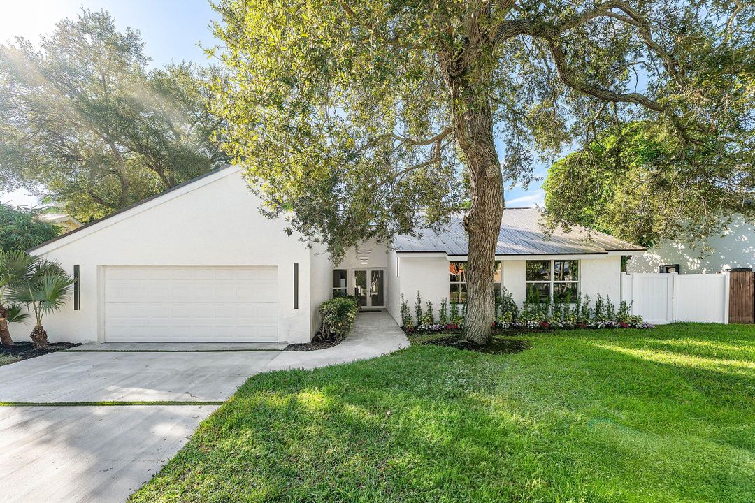 For Sale: $1,399,000 (4 beds, 2 baths, 2077 Square Feet)