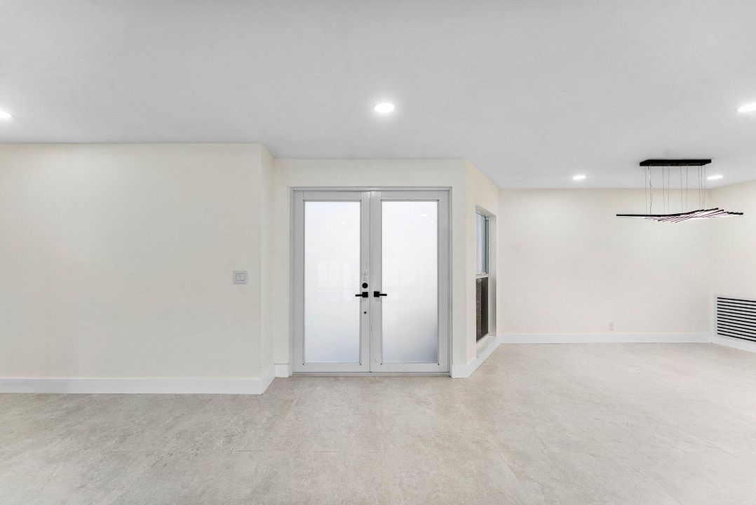 For Sale: $1,399,000 (4 beds, 2 baths, 2077 Square Feet)