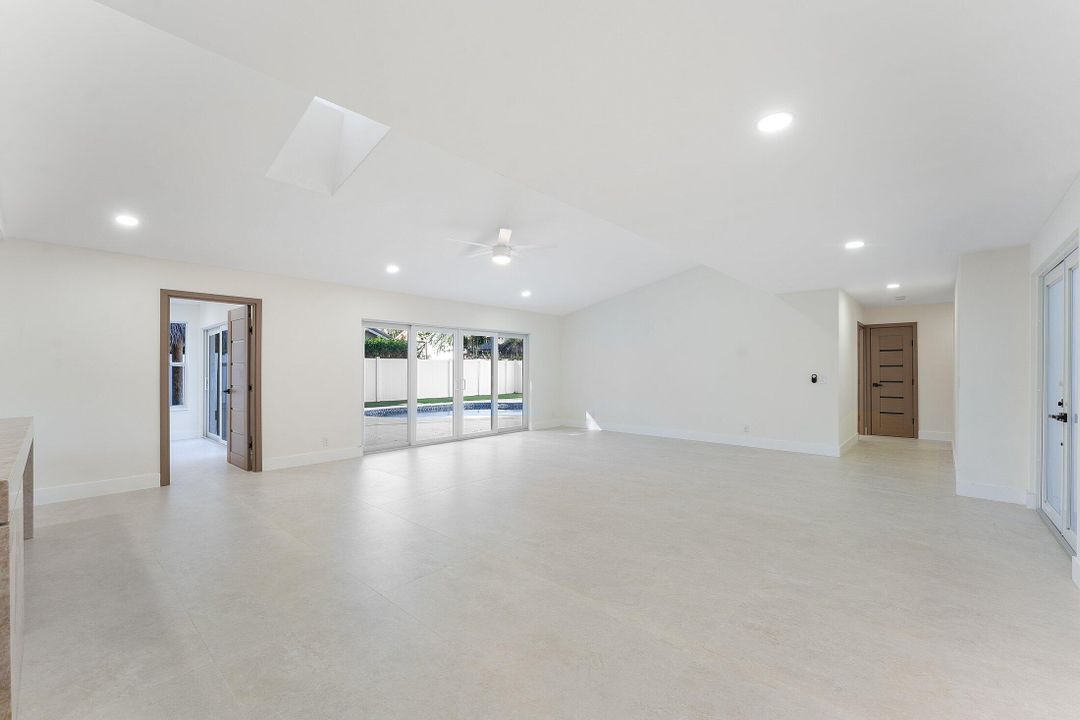 For Sale: $1,399,000 (4 beds, 2 baths, 2077 Square Feet)