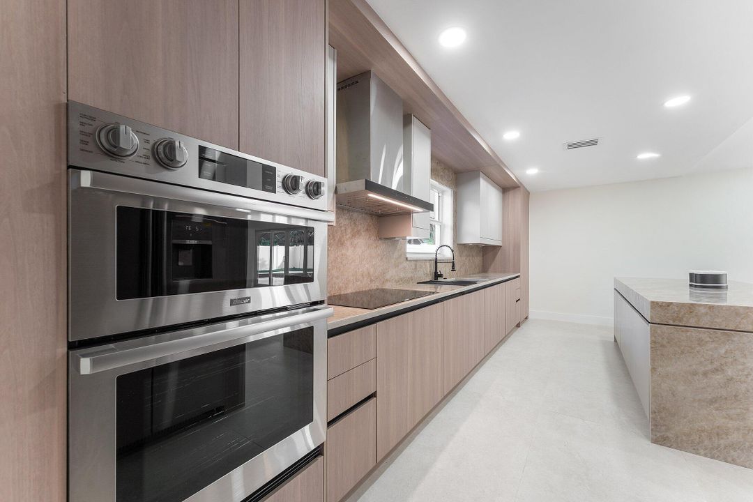 For Sale: $1,399,000 (4 beds, 2 baths, 2077 Square Feet)