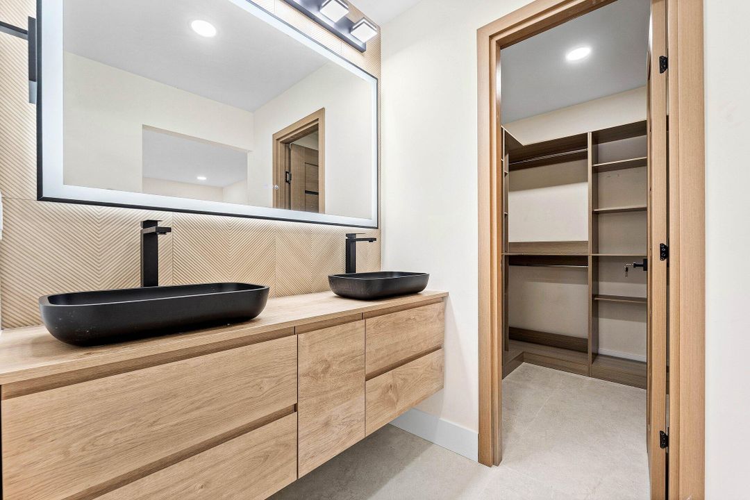 For Sale: $1,399,000 (4 beds, 2 baths, 2077 Square Feet)