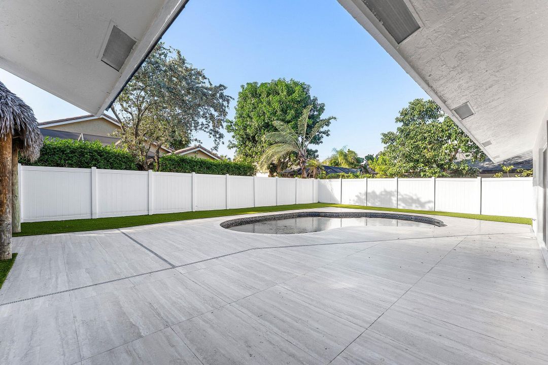 For Sale: $1,399,000 (4 beds, 2 baths, 2077 Square Feet)