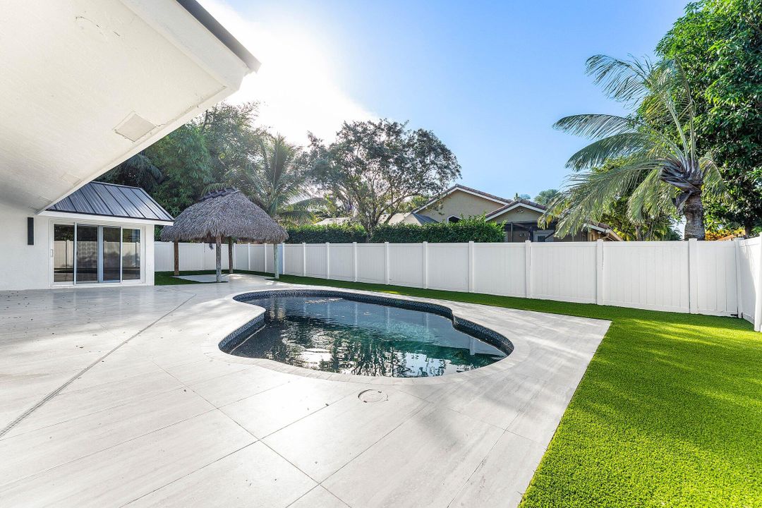 For Sale: $1,399,000 (4 beds, 2 baths, 2077 Square Feet)