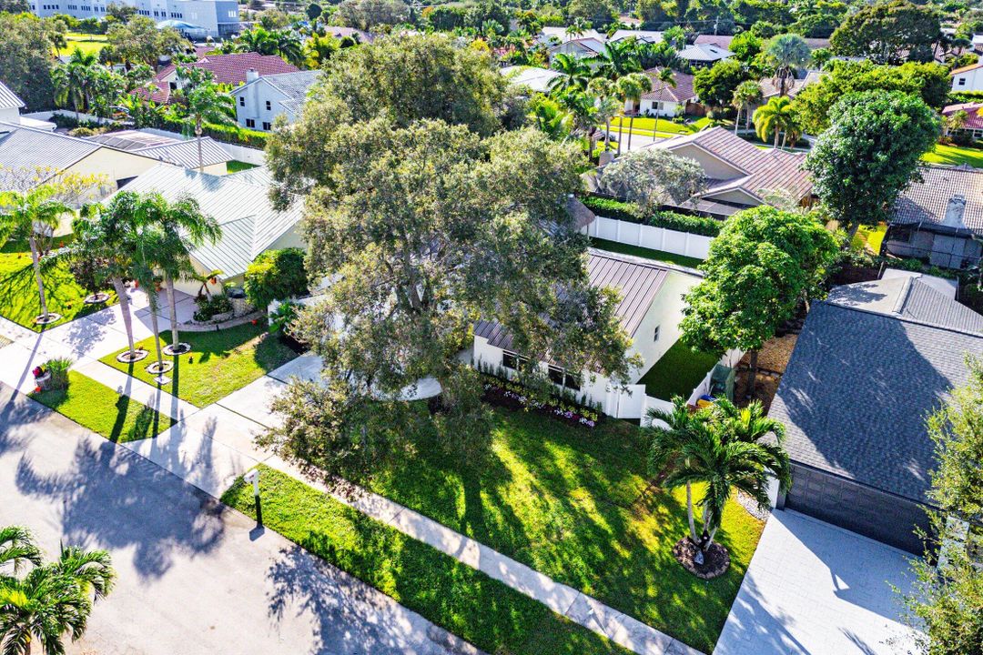 For Sale: $1,399,000 (4 beds, 2 baths, 2077 Square Feet)