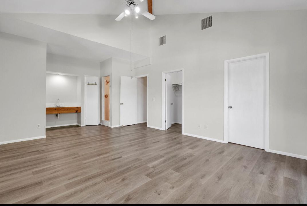 Activo con contrato: $558,000 (4 camas, 3 baños, 1669 Pies cuadrados)