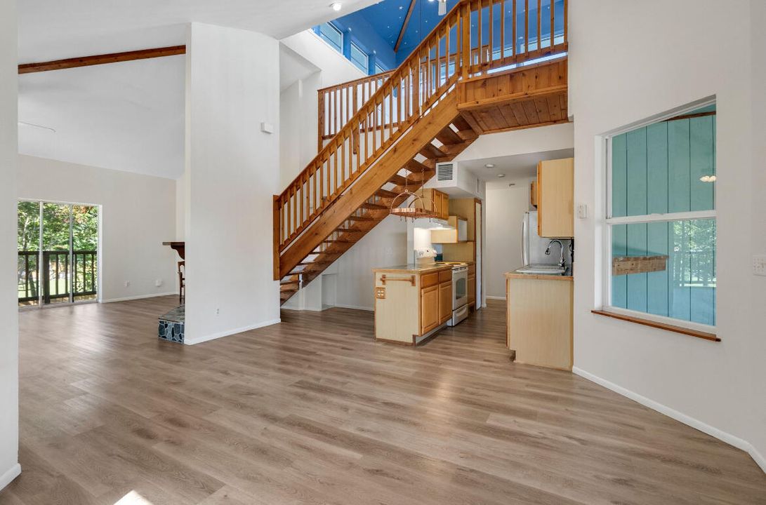 Activo con contrato: $558,000 (4 camas, 3 baños, 1669 Pies cuadrados)