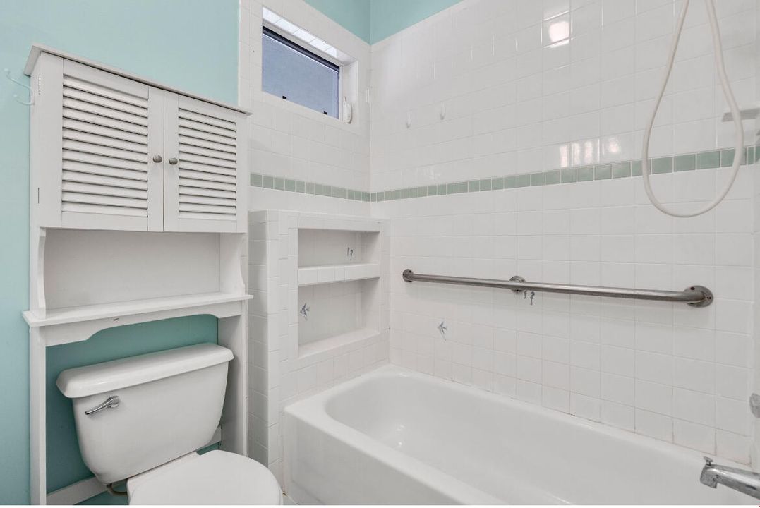 Activo con contrato: $558,000 (4 camas, 3 baños, 1669 Pies cuadrados)